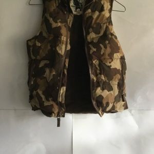 Camouflage Quilted boys vest size 5/6